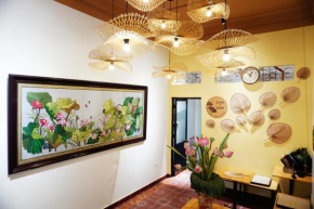 Lotus en Laine Maison de Hanoi - Stunning Full Three Story House with Balcony